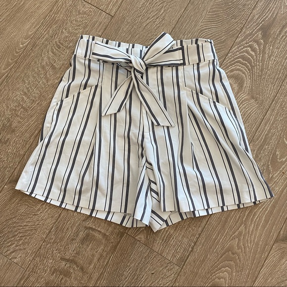 Zara Pants - Zara White & Navy Vertical Stripe Paper-Bag Shorts